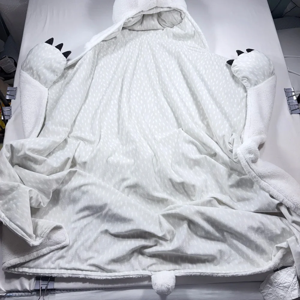 Pillowfort Polar Bear Hooded Wearable Blanket White Faux Fur Paw Pockets Kids